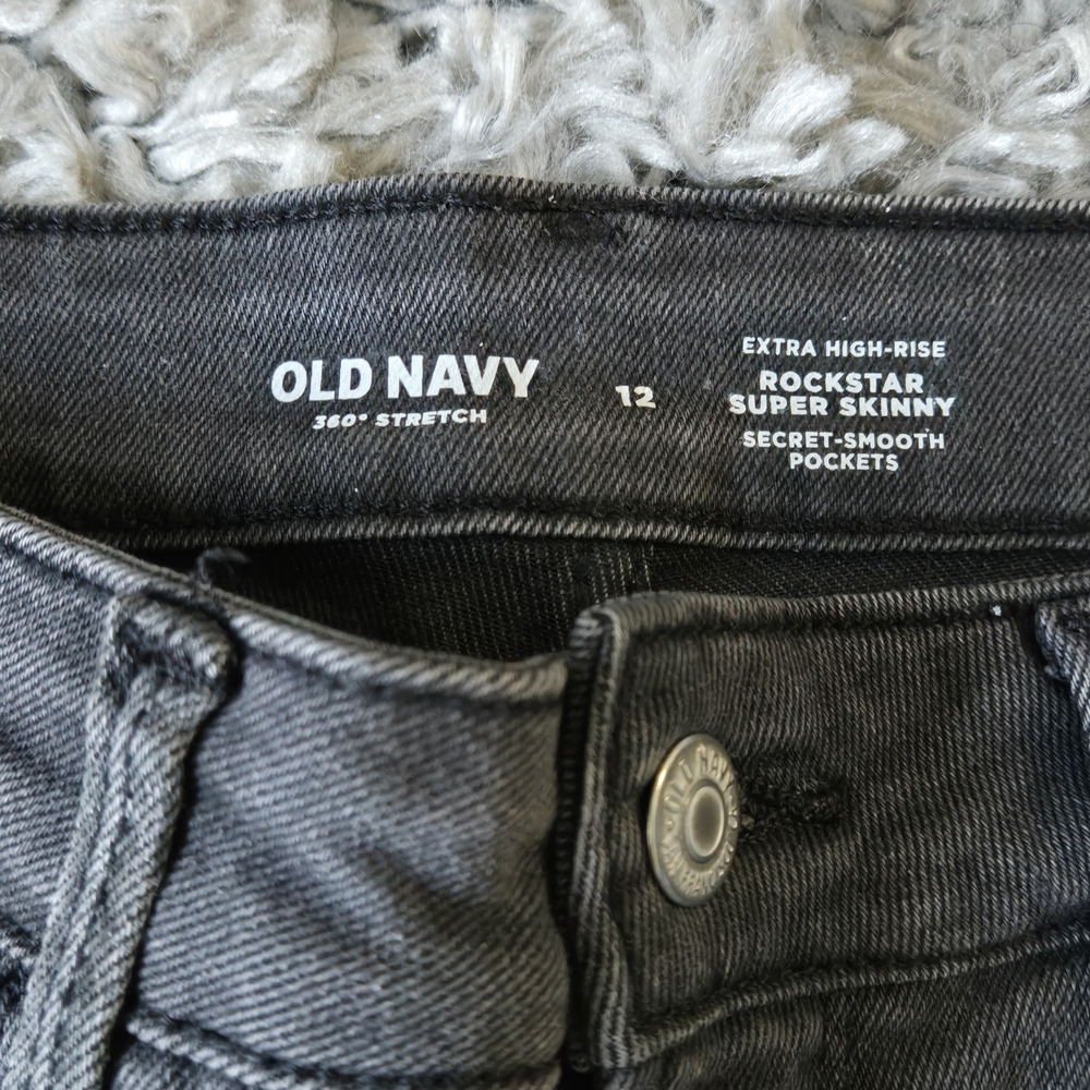 Old Navy Charcoal Rockstar Super Skinny Jeans (NEW!)